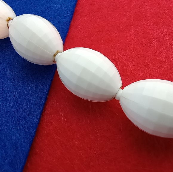 Vintage Monet White Plastic Faceted Patterned Bead Necklace - Picture 3 of 7